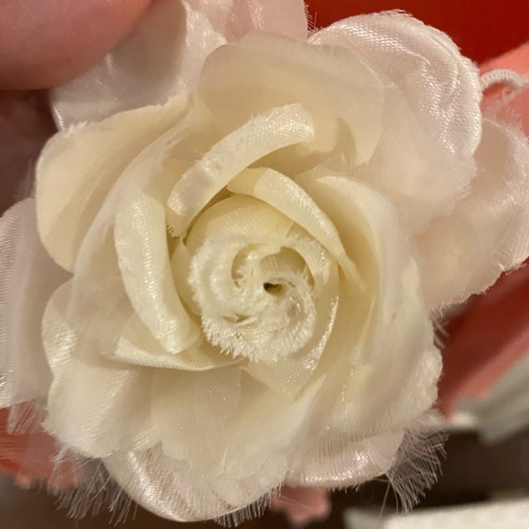 PRETTY SIZE MEDIUM PEACH WITH CREAM ACCENTS LONG SLEEVE T SHIRT V NECK - Picture 7 of 13